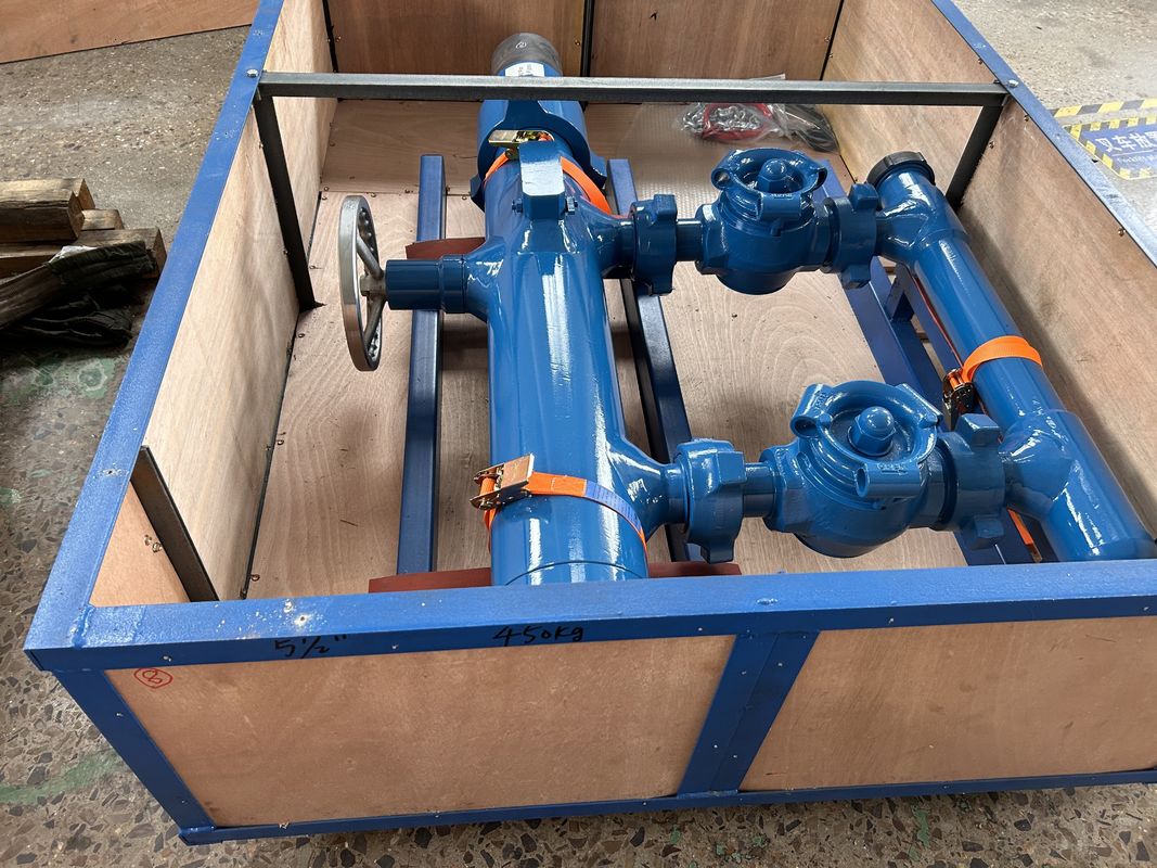 13-3/8'' API Kapak LTC BTC Bağlantı 35Mpa Çalışma Basıncı Ahşap Paketle Çift Fiş Çimento Başlığı 810KG